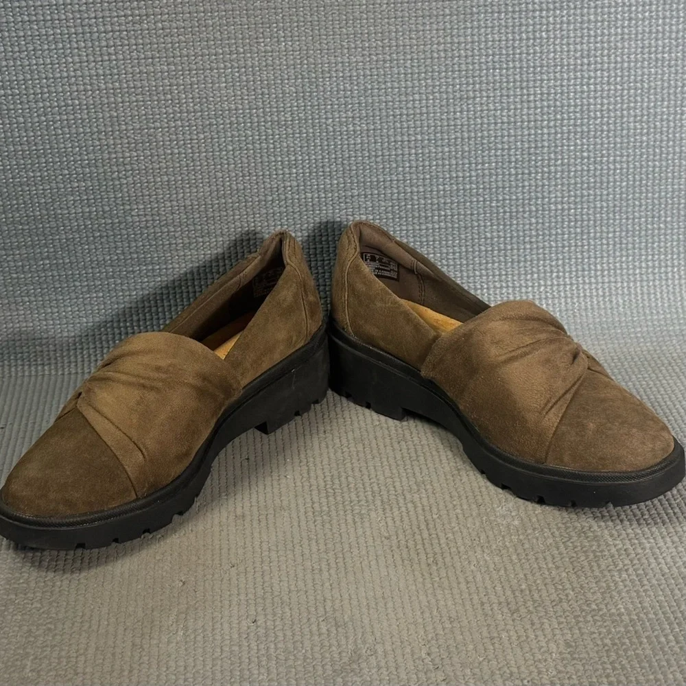 Clarks Women’s Calla Style Lug Sole‎ Slip On Shoes Size 7